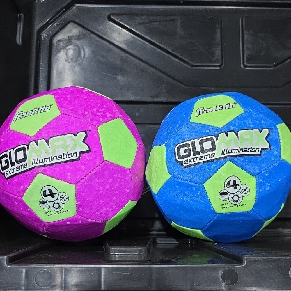 Gomax GloMax Extreme Soccer Balls - Purple and Blue